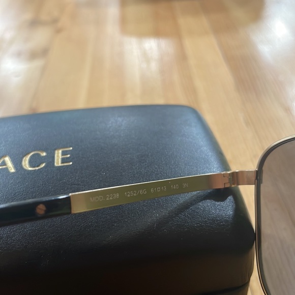 AUTHENTIC VERSACE - Picture 3 of 3